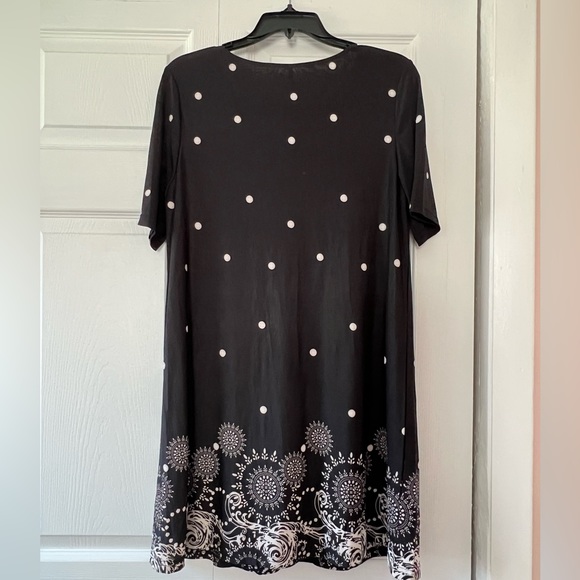 NWOT Black and White Short Sleeve Dress *NEVER WORN* - Picture 2 of 7